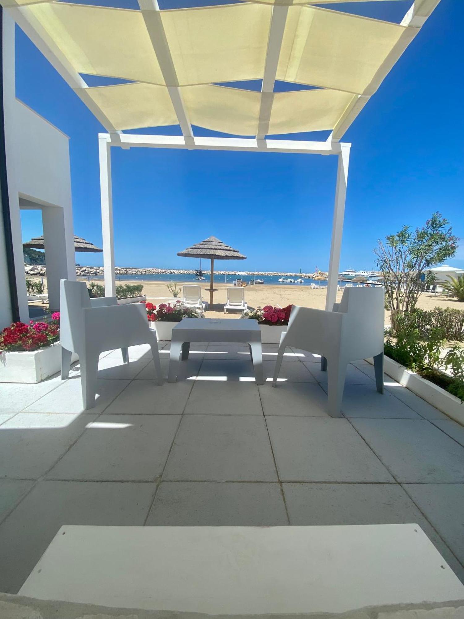 Marina Bay Beach Suites Peschici Εξωτερικό φωτογραφία