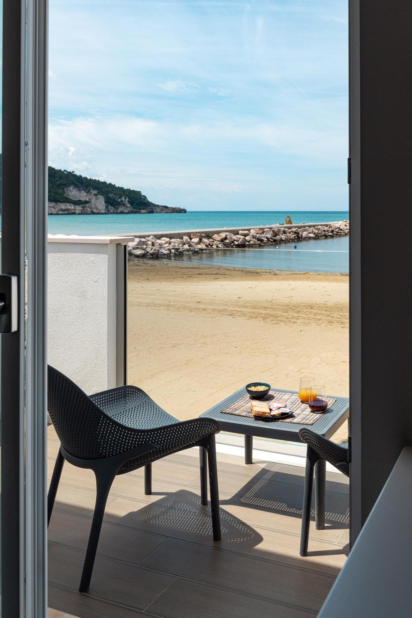 Marina Bay Beach Suites Peschici Εξωτερικό φωτογραφία