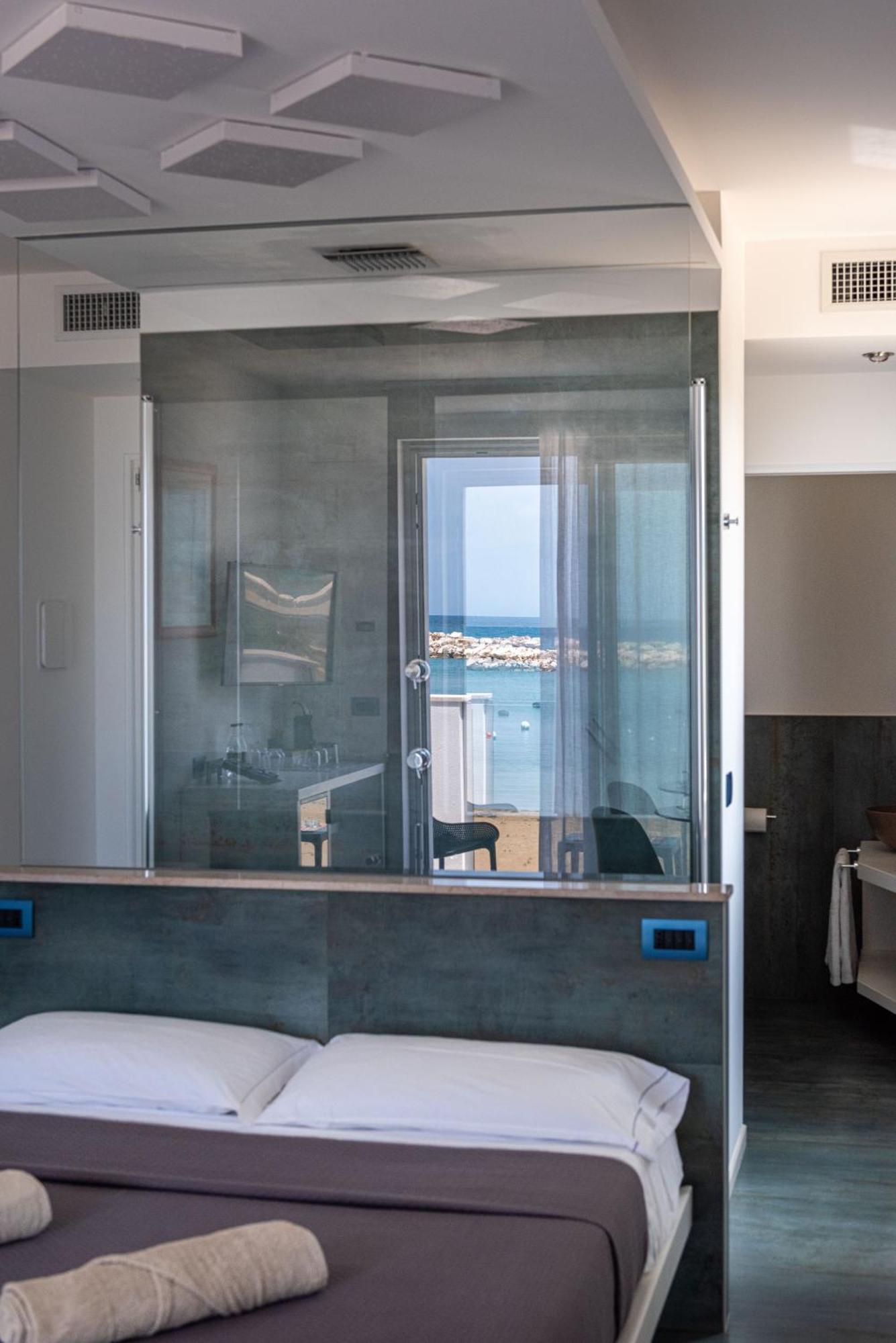 Marina Bay Beach Suites Peschici Εξωτερικό φωτογραφία